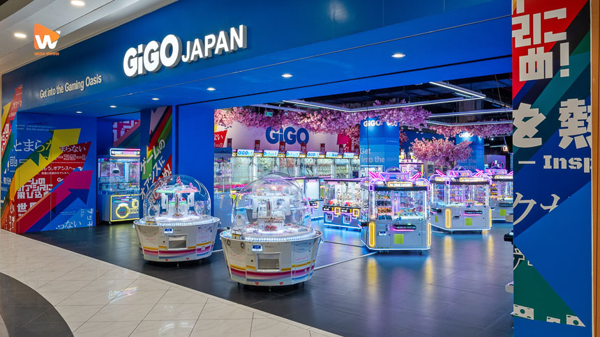 Chụp ảnh không gian cửa hàng GiGO JAPAN nhìn chếch từ hành lang trung tâm thương mại
